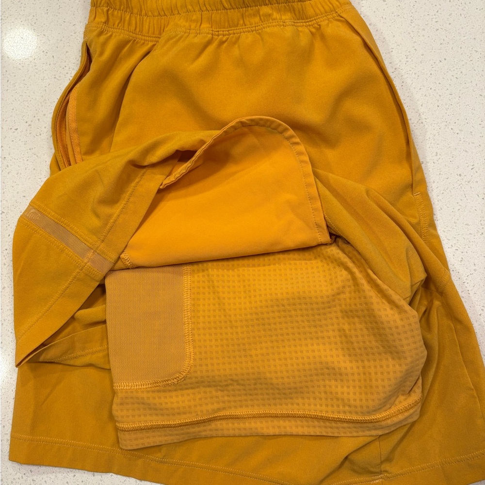 LULULEMON PACEBREAKER LINED 5” - Picture 3 of 4
